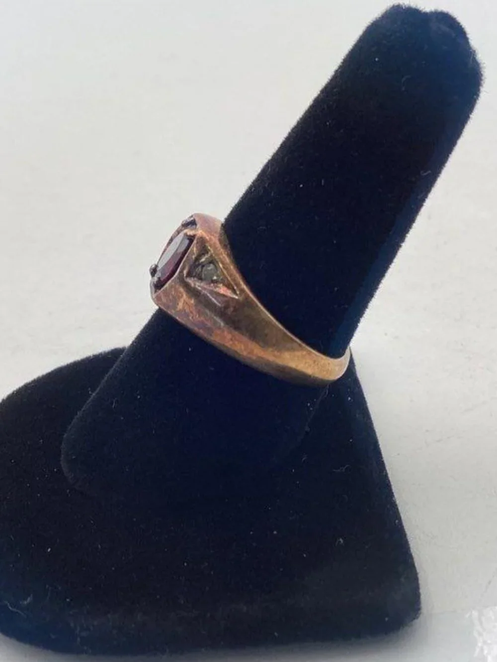 14K HGE Ring W/Red Glass Stone & Two Diamond Chips; Size 9